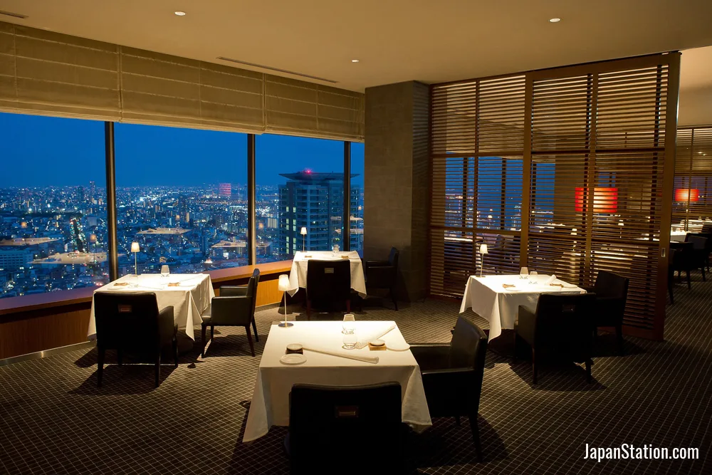 Dining area at ANA Crowne Plaza Kobe.