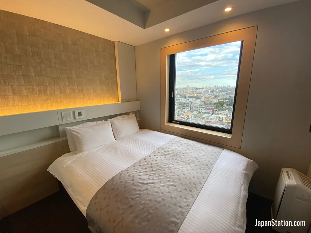 Guest room at APA Hotel Keikyu Kamata Ekimae.