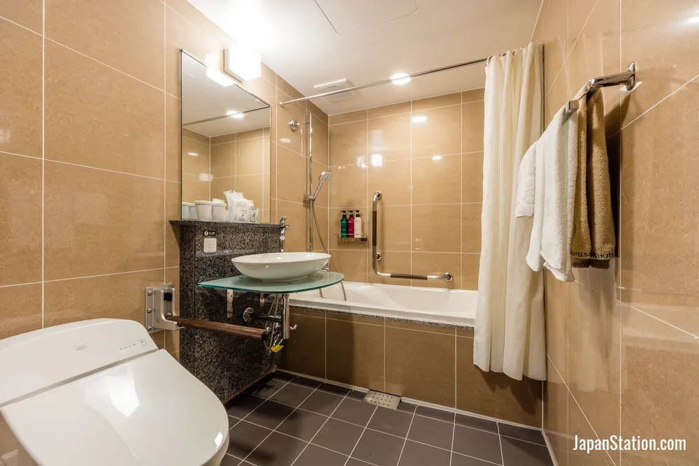 Bathroom in a guest room at APA Hotel Keisei Ueno Ekimae.
