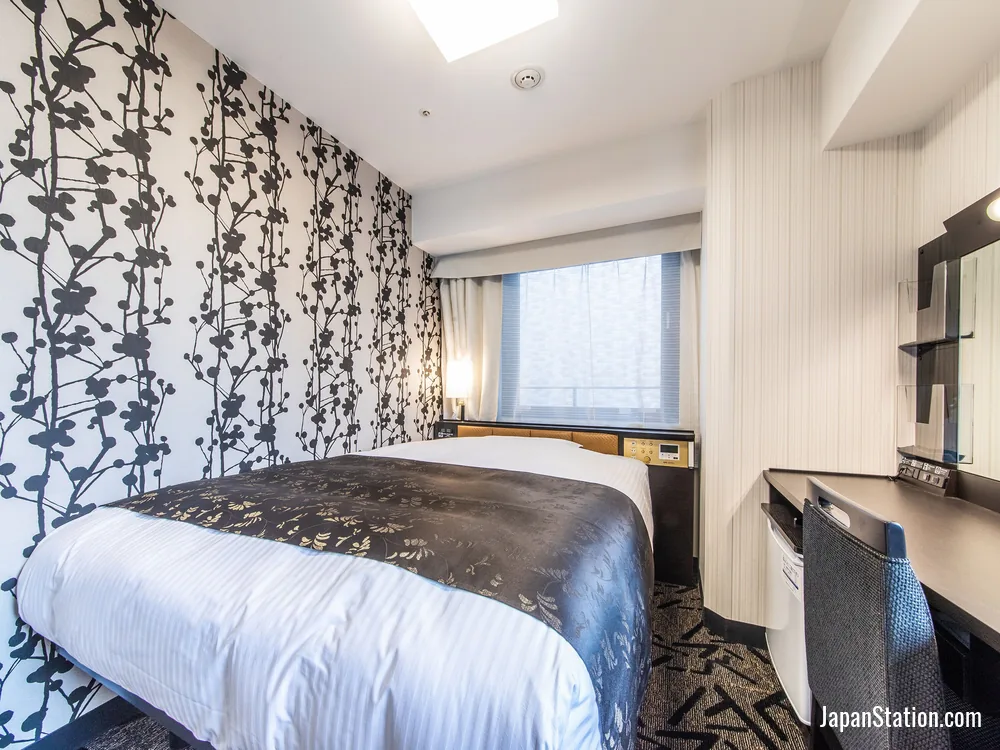 Guest room at APA Hotel Kobe Sannomiya Ekimae.