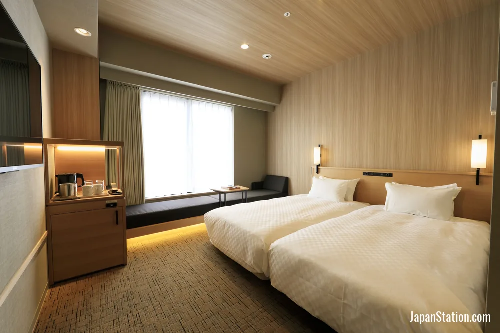 Guest room at CANDEO HOTELS Kobe Tor Road.