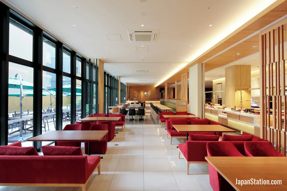 Dining area at CANDEO HOTELS Osaka Namba.