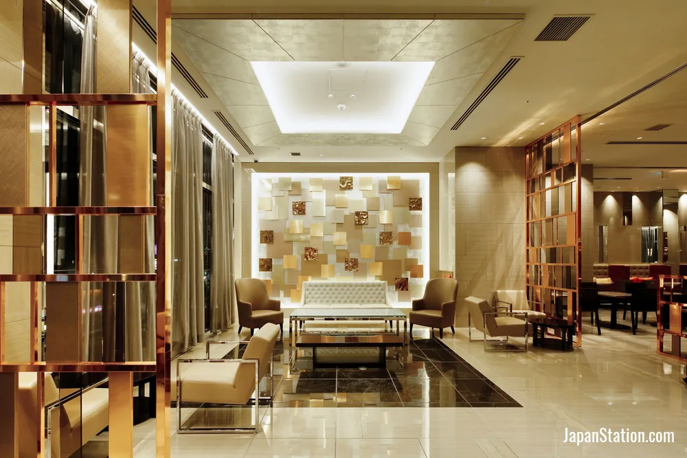 Lobby at CANDEO HOTELS Tokyo Roppongi.