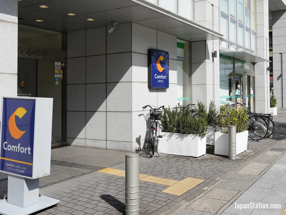 Entrance at Comfort Hotel Gifu.