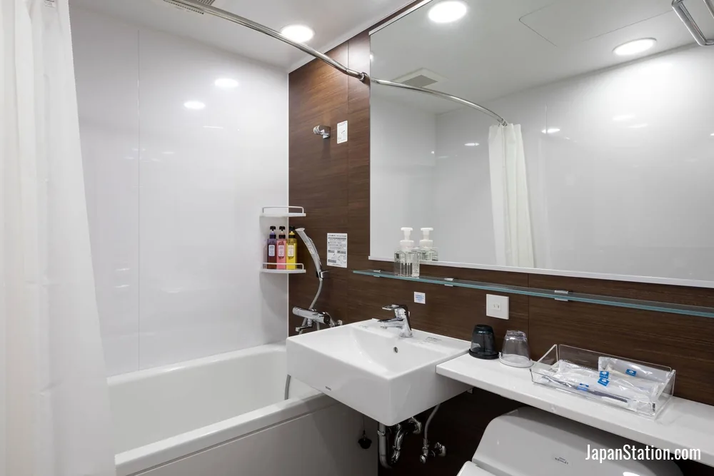 Bathroom in a guest room at Comfort Hotel Kochi.