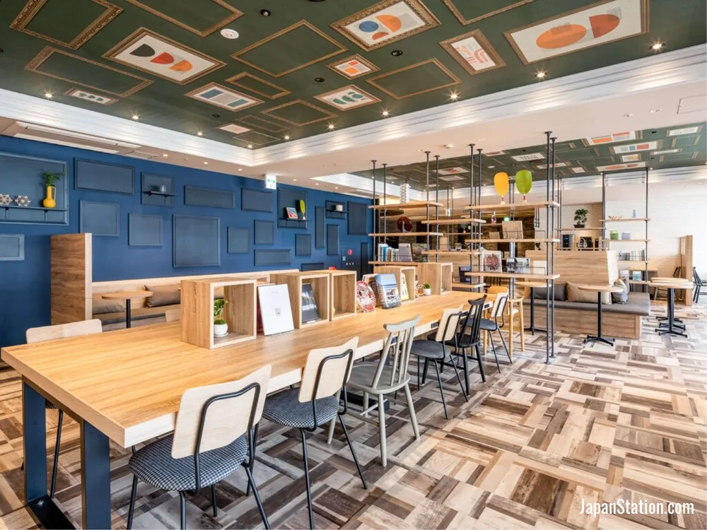 Cafe and lounge area at Comfort Hotel Takamatsu.