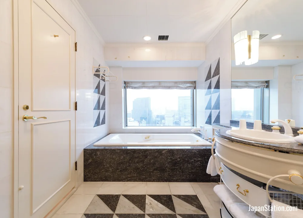 Bathroom in a guest room at Dai-ichi Hotel Tokyo.