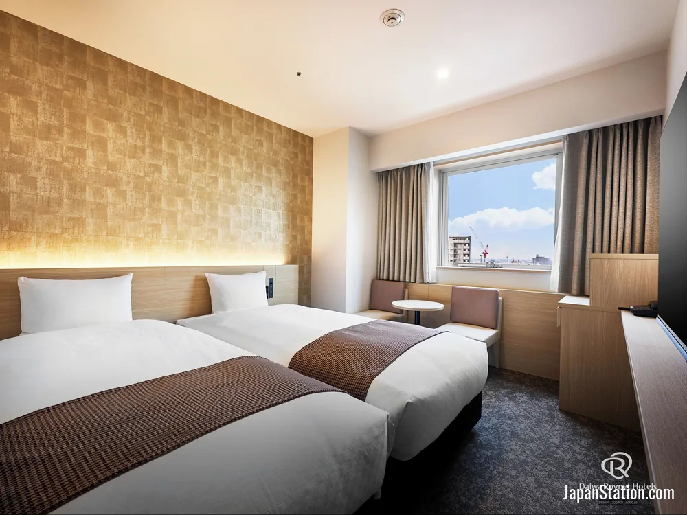 Guest room at Daiwa Roynet Hotel Gifu.