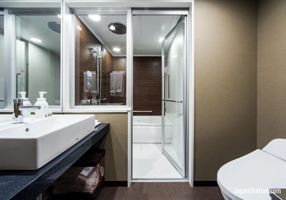 Bathroom in a guest room at Daiwa Roynet Hotel Kokura Ekimae.