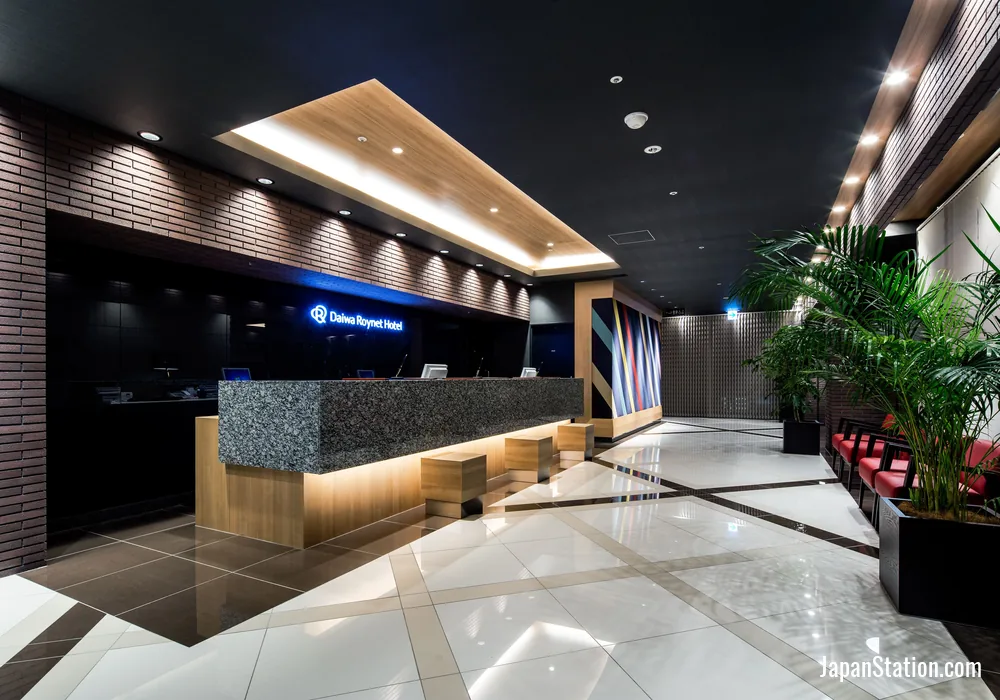 Reception area at Daiwa Roynet Hotel Kokura Ekimae.