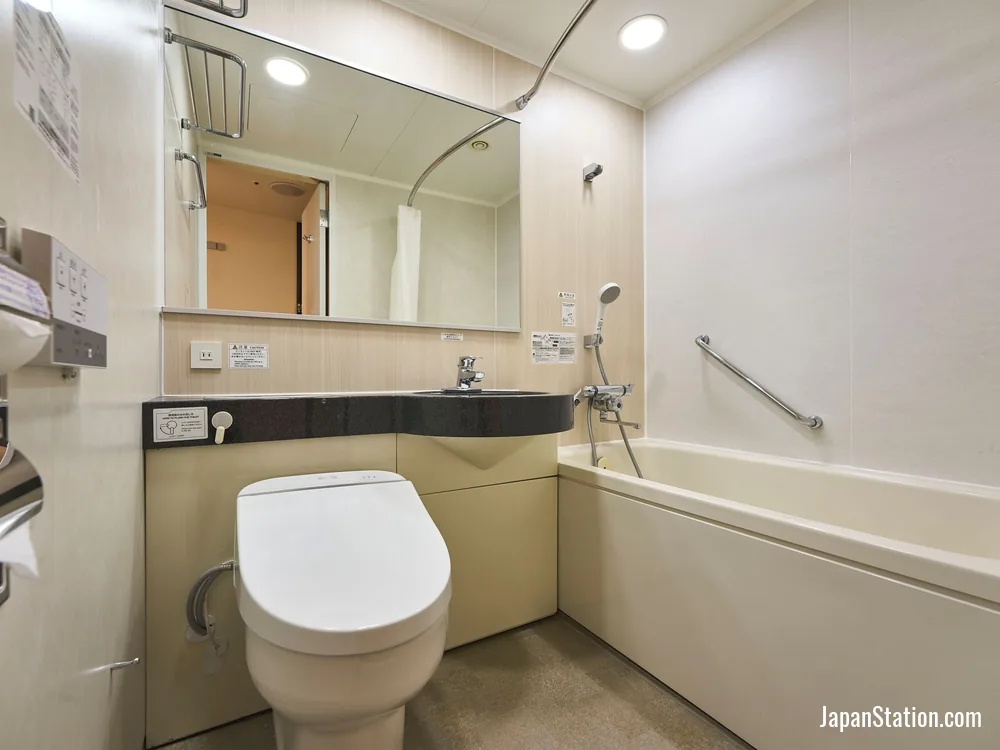 Bathroom in a guest room at Daiwa Roynet Hotel Nagoya Ekimae.