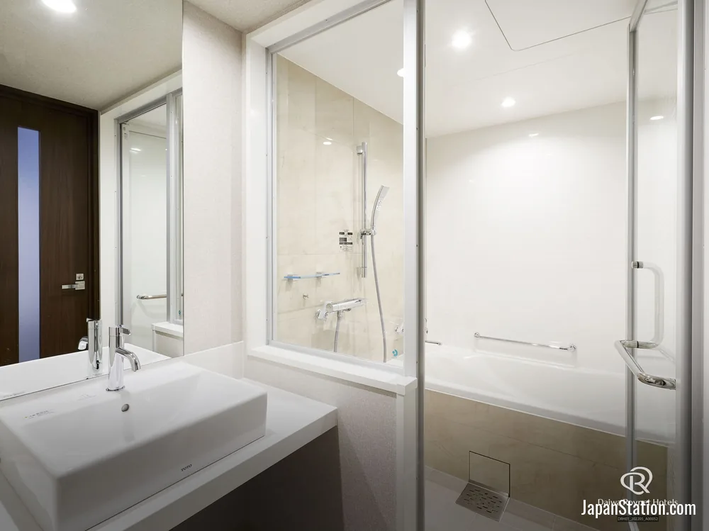 Bathroom in a guest room at Daiwa Roynet Hotel Sendai.
