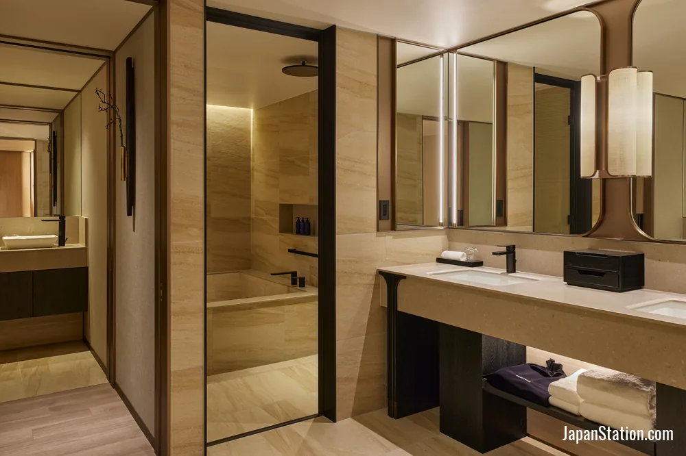Bathroom in a guest room at Dusit Thani Kyoto.