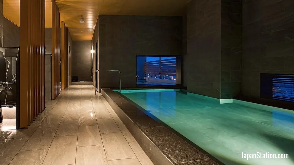 Top-floor public bath at GRIDS Premium Hotel Otaru.