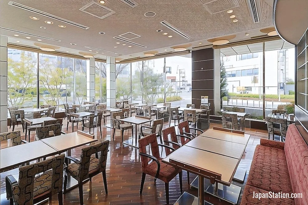 Dining area at Hotel Granvia Wakayama.