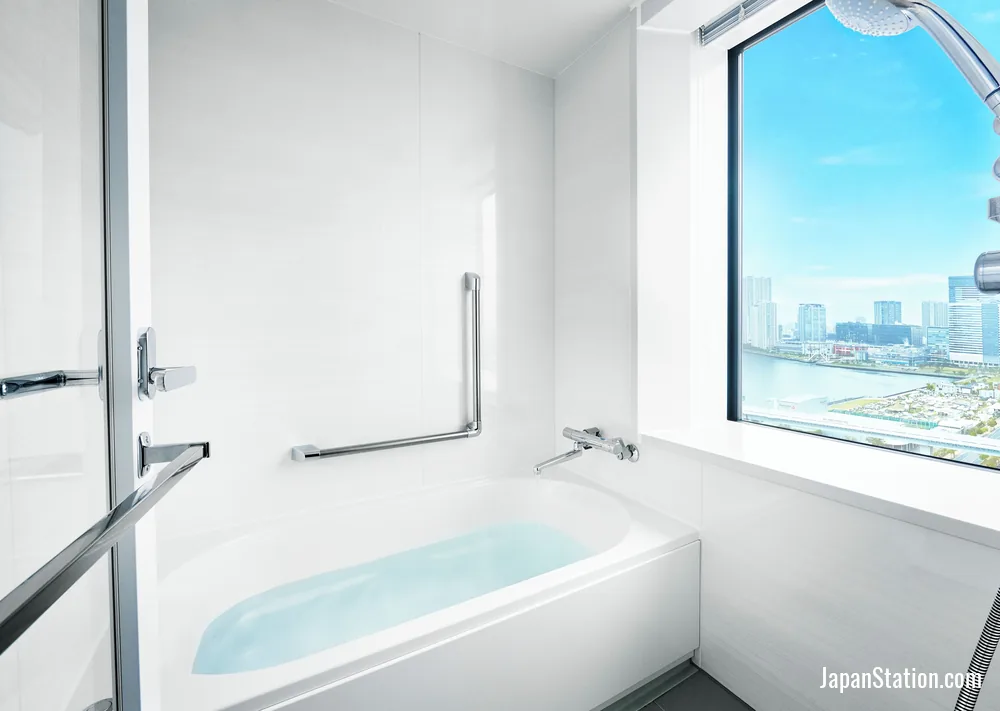 Bathroom in a guest room at Hotel JAL City Tokyo Toyosu.