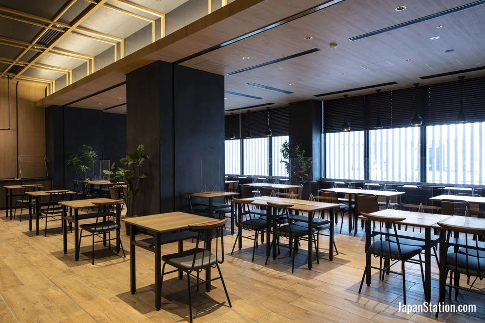 Dining area at Hotel Keihan Temmabashi Ekimae.