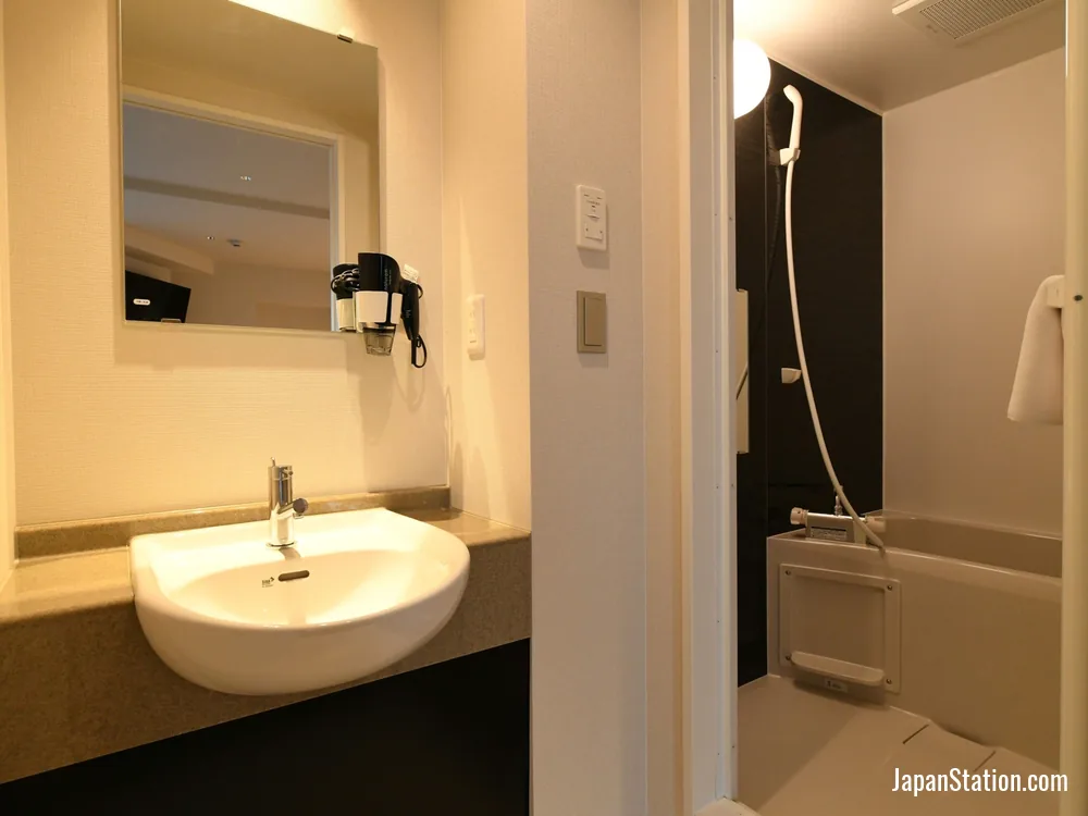 Bathroom in a guest room at HOTEL LiVEMAX Nara Ekimae.
