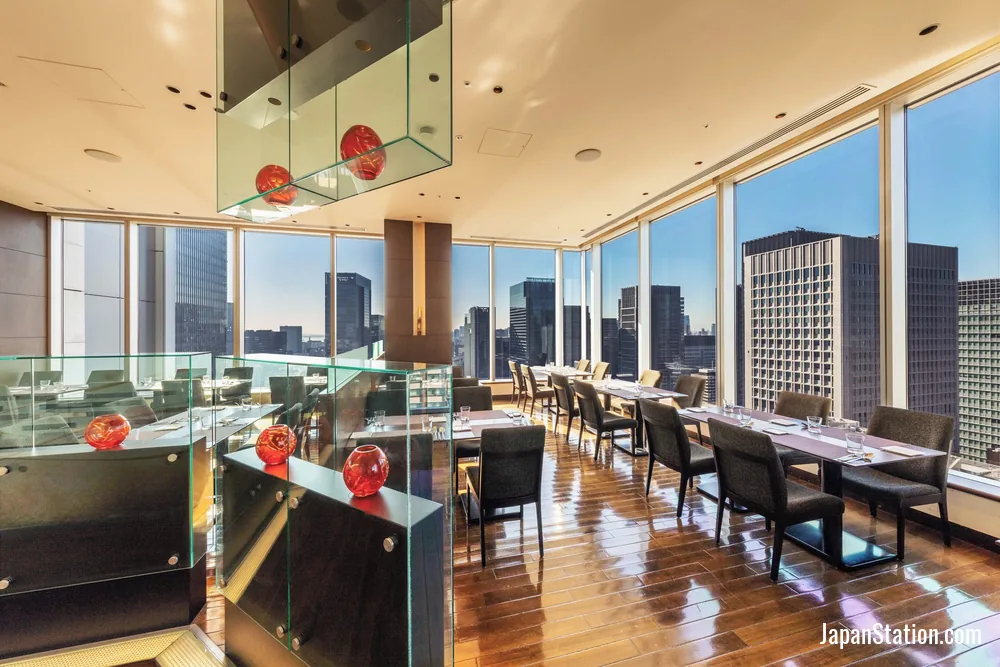 Dining area at Hotel Metropolitan Tokyo Marunouchi.