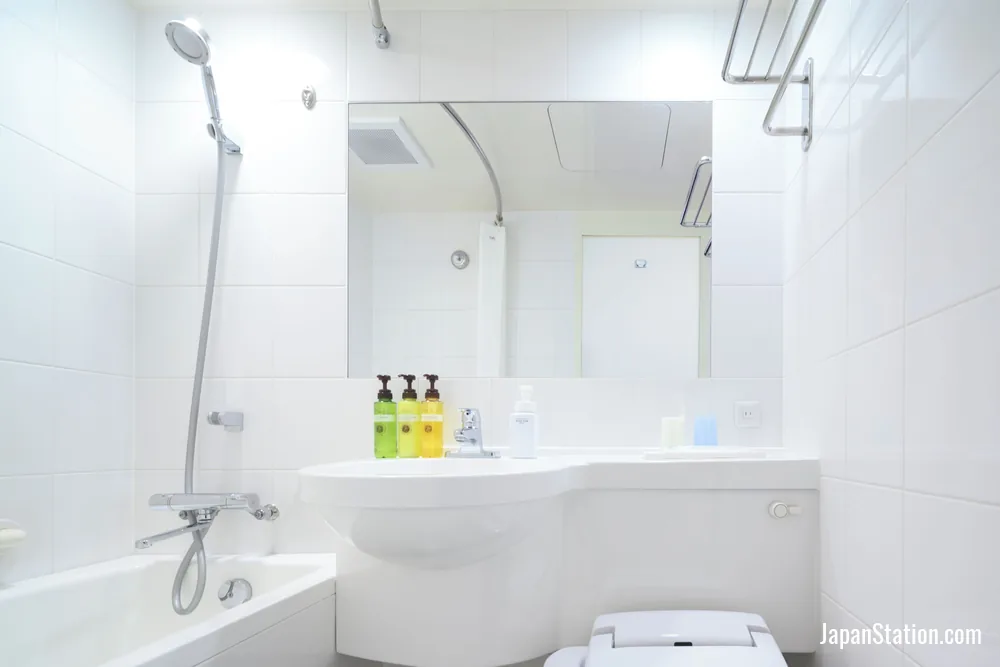 Bathroom in a guest room at HOTEL MYSTAYS Hamamatsucho.