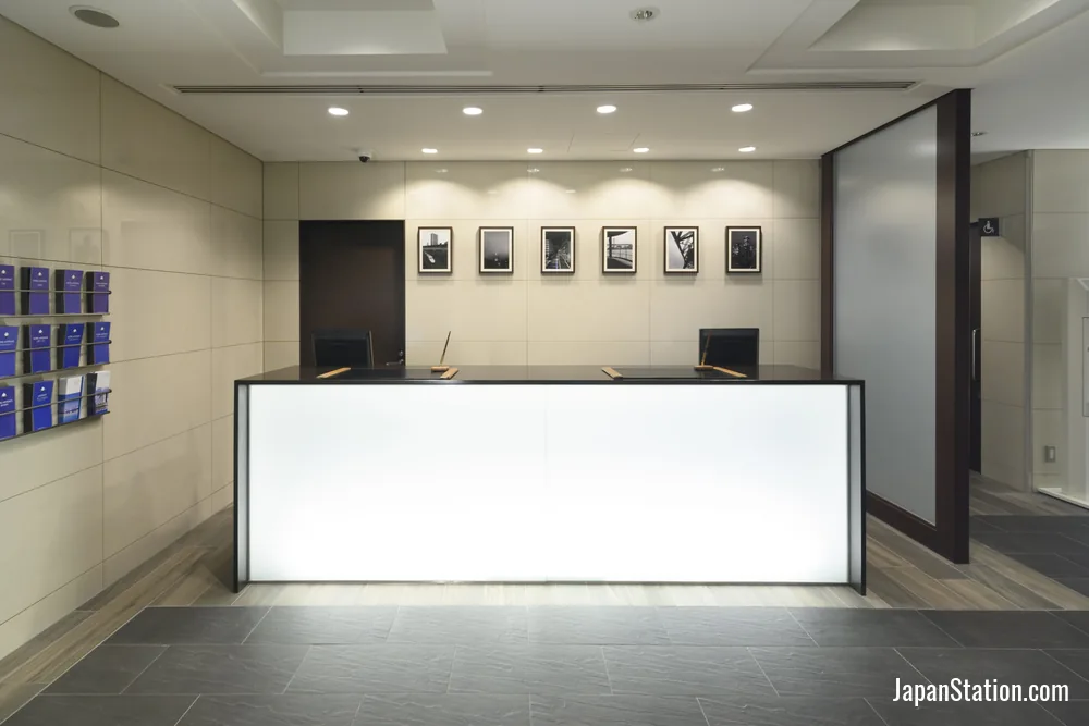 Reception area at HOTEL MYSTAYS Hamamatsucho.