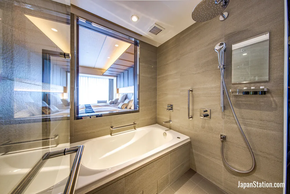 Bathroom in a guest room at Hotel Okura Kyoto Okazaki Bettei.