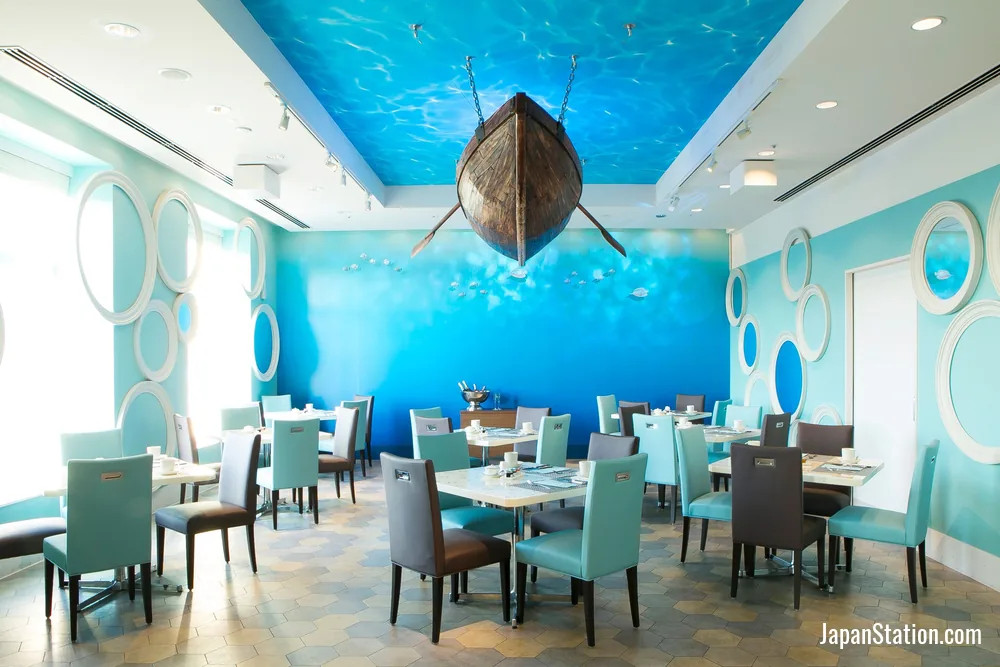 Dining area at Hotel Universal Port.