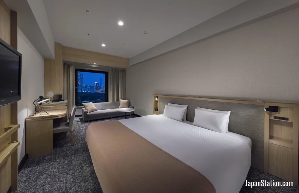 Guest room at Hotel Villa Fontaine Grand Tokyo-Shiodome.