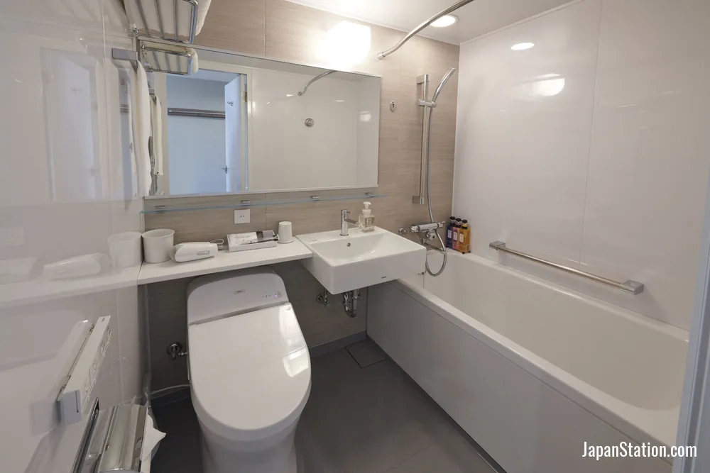 Bathroom in a guest room at Hotel Vischio Amagasaki.