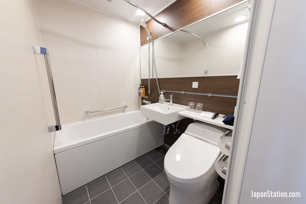 Bathroom in a guest room at Hotel Vischio Toyama.