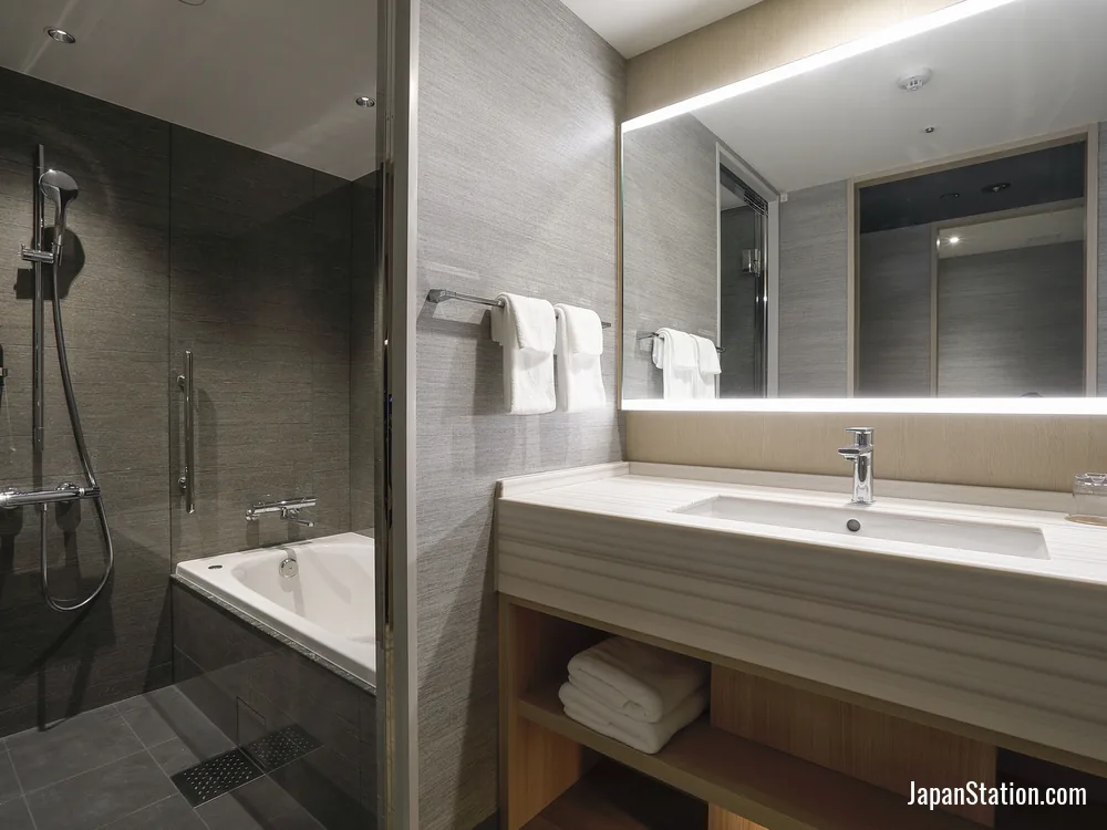 Bathroom in a guest room at Hyatt Place Kyoto.