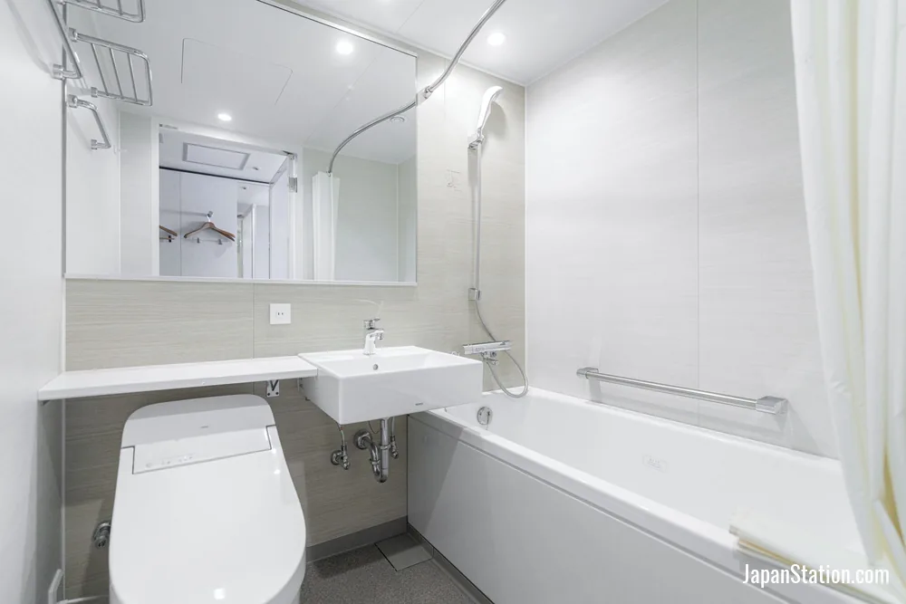 Bathroom in a guest room at JR Kyushu Station Hotel Kokura.
