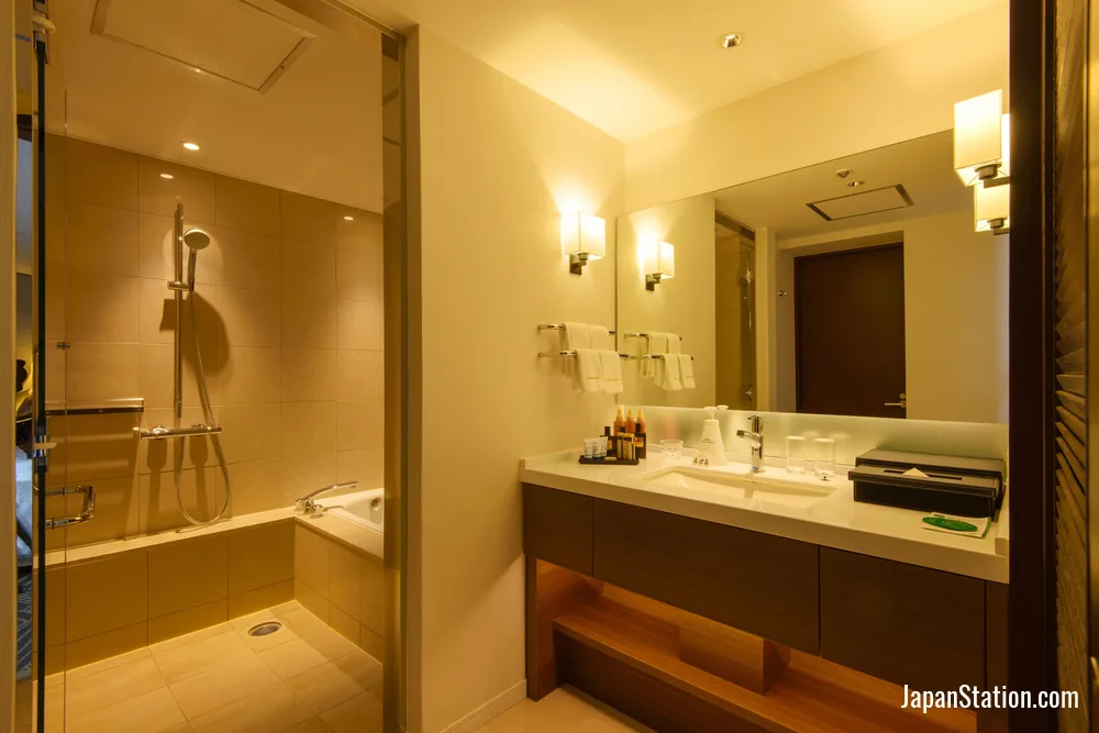 Bathroom in a guest room at Kanazawa Tokyu Hotel.