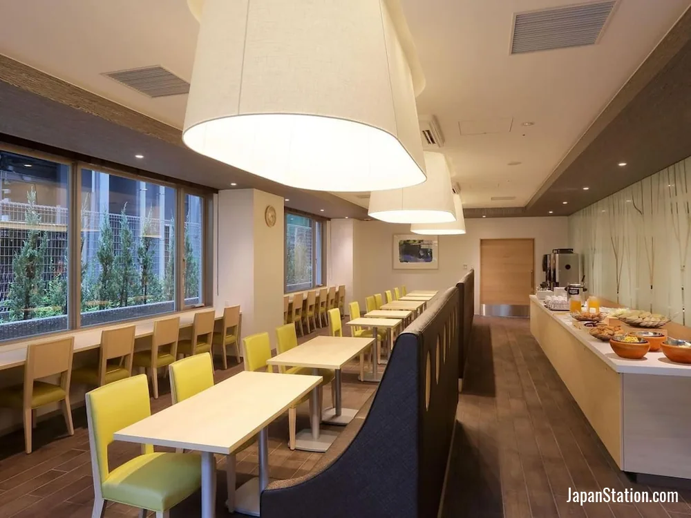 Dining area at Keio Presso Inn Akasaka.