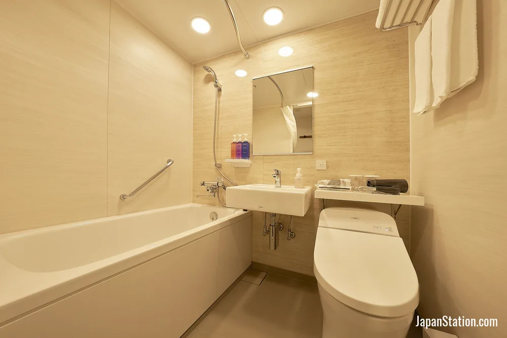 Bathroom in a guest room at Keisei Richmond Hotel Tokyo Kinshicho.