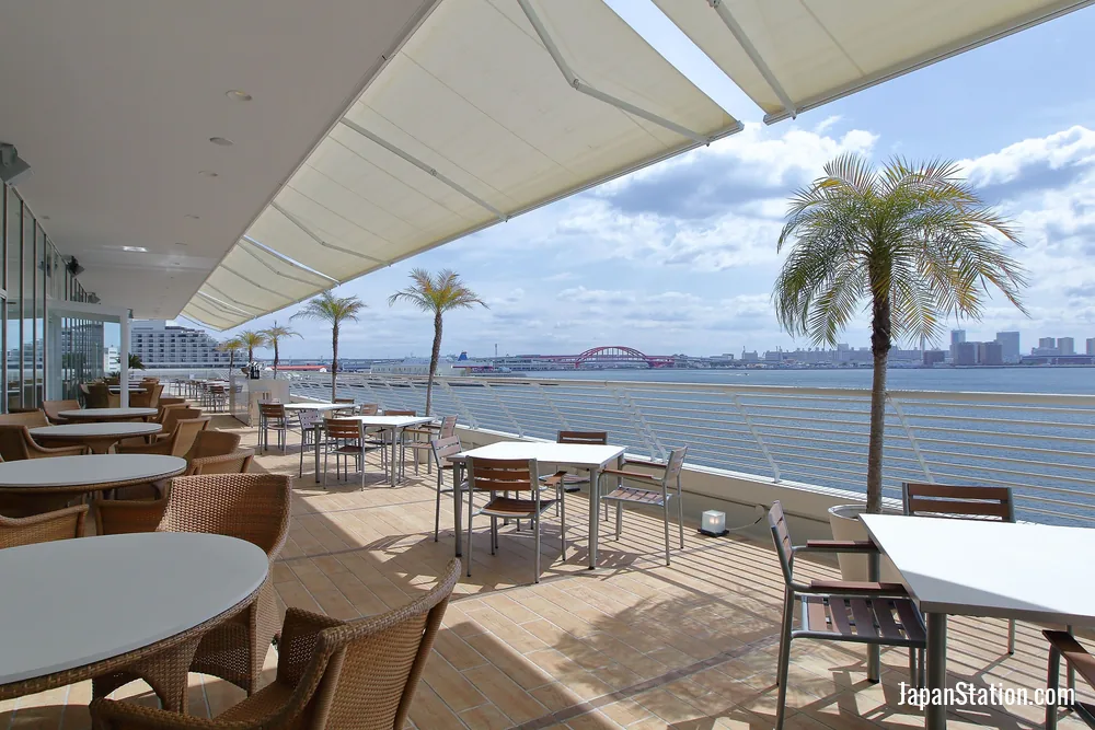 Dining area at Kobe Meriken Park Oriental Hotel.