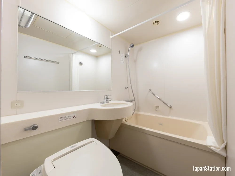 Bathroom in a guest room at LOISIR HOTEL CLASSIC GARDEN KYOTO SANJO.