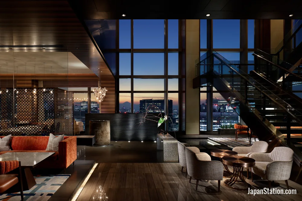 Bar at Mandarin Oriental, Tokyo.