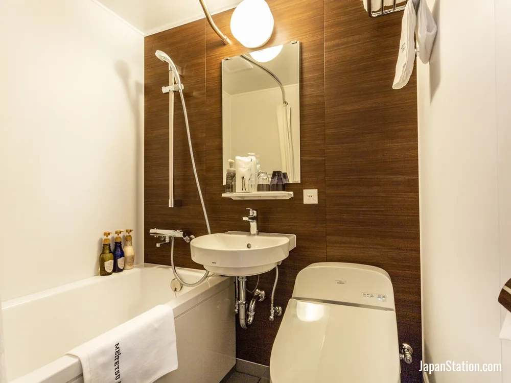Bathroom in a guest room at Meitetsu Inn Nagoya Kanayama.
