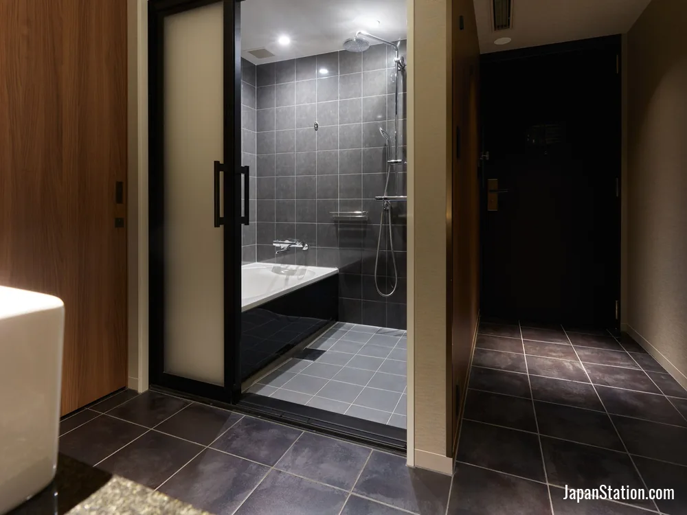 Bathroom in a guest room at Mitsui Garden Hotel Roppongi Tokyo Premier.