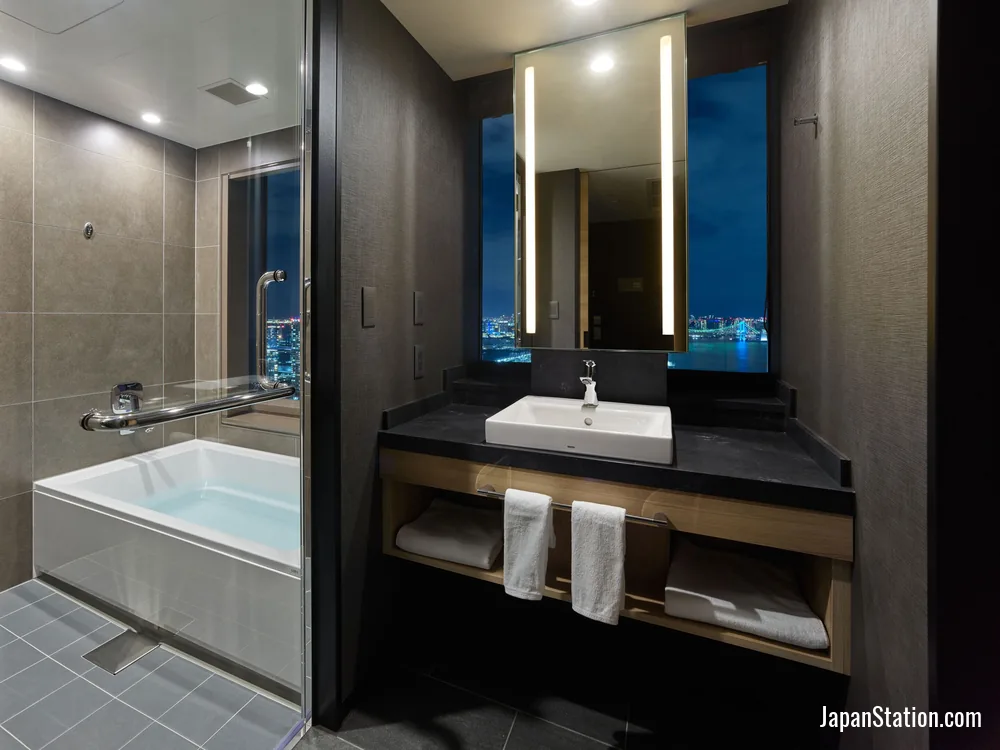 Bathroom in a guest room at Mitsui Garden Hotel Toyosu PREMIER.
