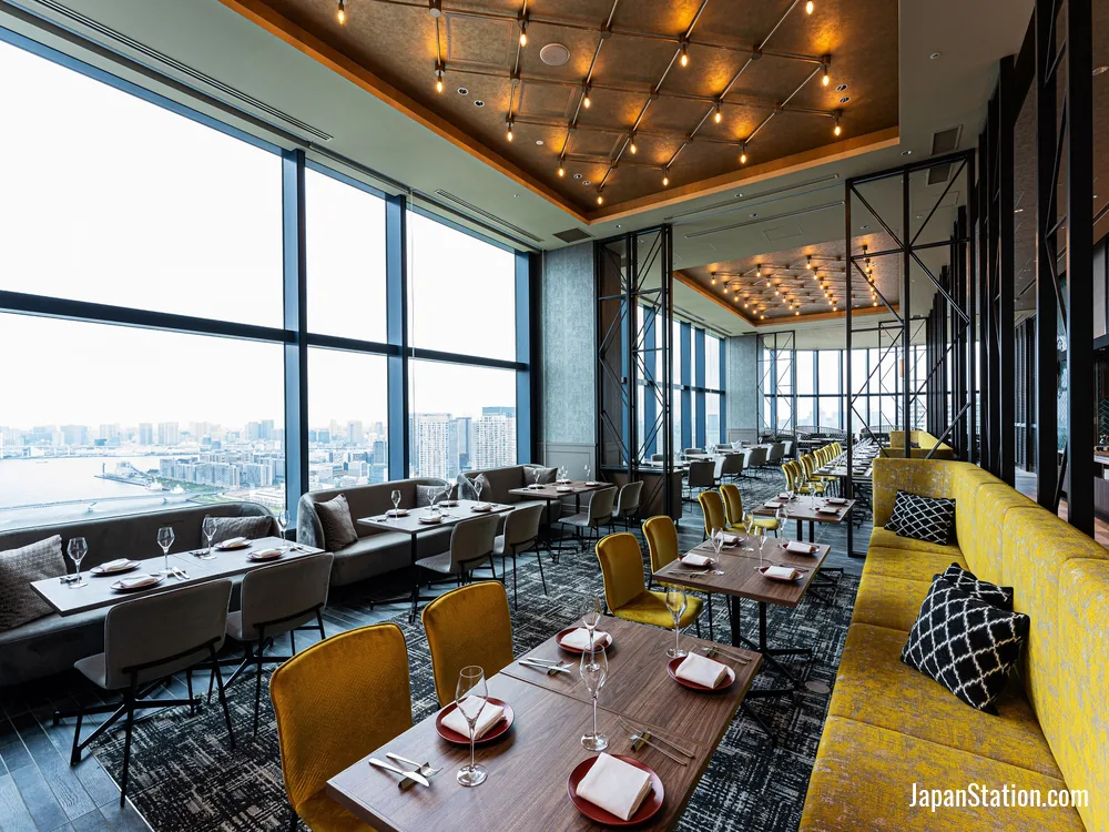 Dining area at Mitsui Garden Hotel Toyosu PREMIER.