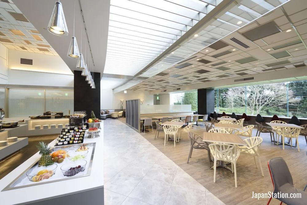 Dining area at Narita Tobu Hotel Airport.