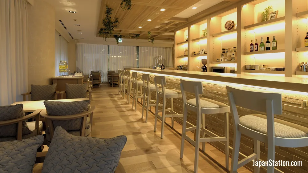 Bar at Oriental Hotel Fukuoka Hakata Station.