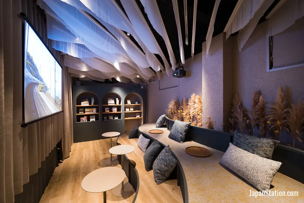 Cafe and lounge area at R Hotel Nagoya Station.