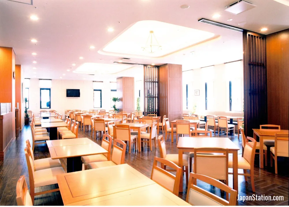 Dining area at Route-Inn Grantia Hakodate Ekimae.