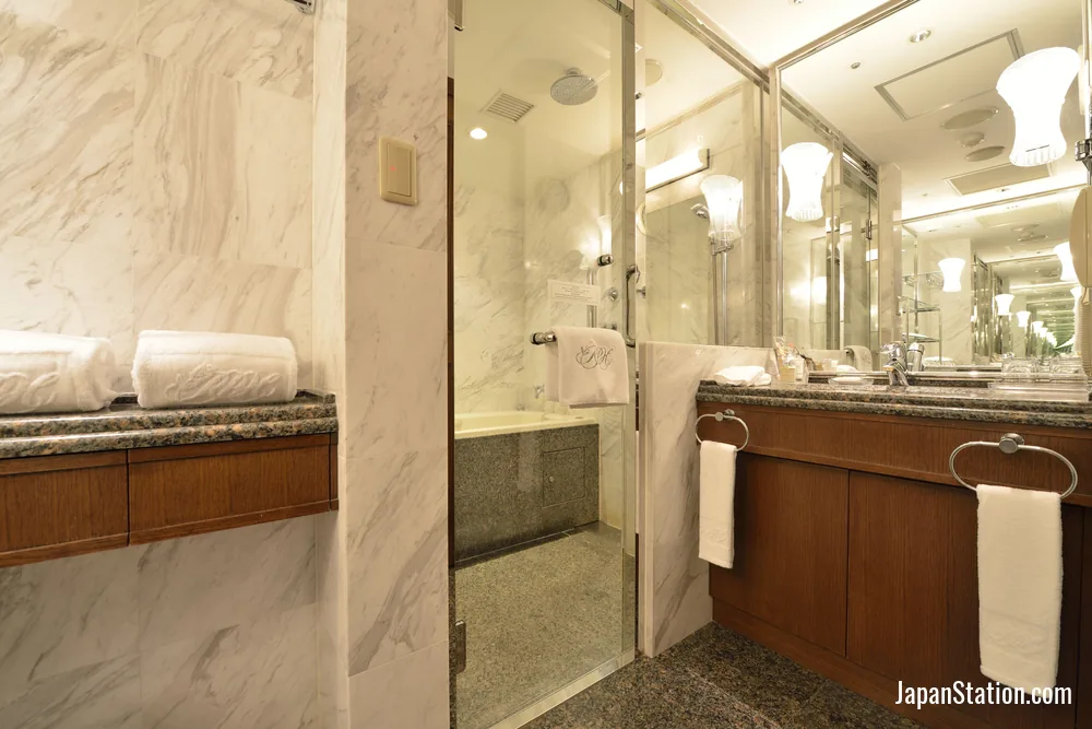 Bathroom in a guest room at Royal Park Hotel.