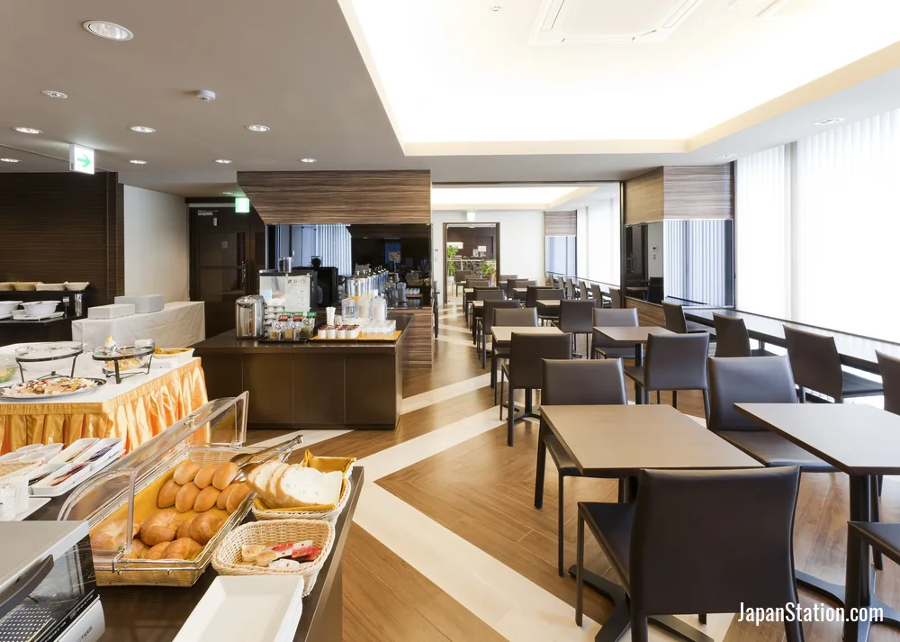 Dining area at Shizutetsu Hotel Prezio Shizuoka Ekinan.