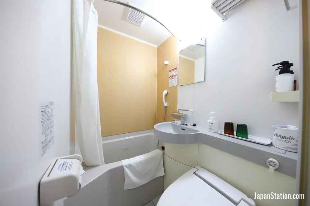 Bathroom in a guest room at Smile Hotel Kyoto Karasumagojo.
