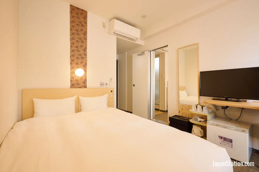 Guest room at Smile Hotel Kyoto Karasumagojo.